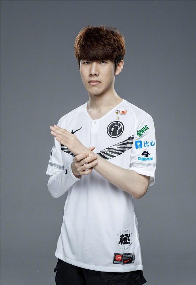 九游体育-TheShy意外战胜勇士，最后时刻胜出引爆全场！