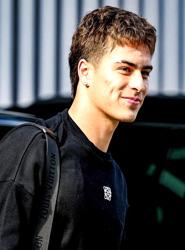 九游体育-尤文图斯前途光明！，德罗巴新星出色防守表现突出比赛高潮迭起(尤文图斯的迪巴拉是哪国人)